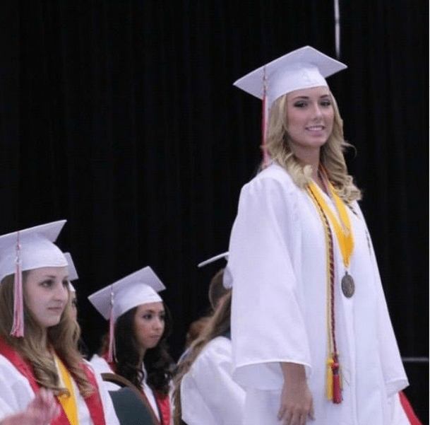 Περήφανος μπαμπάς ο Eminem: Η κόρη του Χάιλι αποφοίτησε από το σχολείο με άριστα [εικόνες] | iefimerida.gr 0