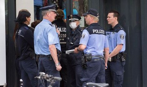 Συναγερμός στη Γερμανία από υποψία για κρούσμα Εμπολα -Γυναίκα νοσηλεύεται με συμπτώματα που παραπέμπουν στον ιό [εικόνες&βίντεο] | iefimerida.gr 1