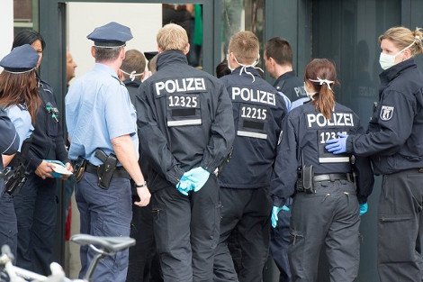 Συναγερμός στη Γερμανία από υποψία για κρούσμα Εμπολα -Γυναίκα νοσηλεύεται με συμπτώματα που παραπέμπουν στον ιό [εικόνες&βίντεο] | iefimerida.gr 2