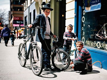 Εκεί που η κανονικότητα είναι βαρετή -Οι εκκεντρικοί κάτοικοι του Broadway που μοιάζουν βγαλμένοι από ταινία [εικόνες]  | iefimerida.gr 3