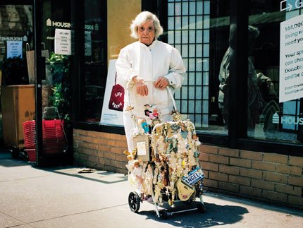 Εκεί που η κανονικότητα είναι βαρετή -Οι εκκεντρικοί κάτοικοι του Broadway που μοιάζουν βγαλμένοι από ταινία [εικόνες]  | iefimerida.gr 4