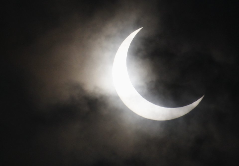 Το μαγευτικό θέαμα του «δαχτυλιδιού της φωτιας» [Εικόνες] | iefimerida.gr 9