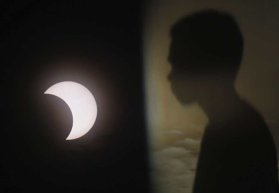 Το μαγευτικό θέαμα του «δαχτυλιδιού της φωτιας» [Εικόνες] | iefimerida.gr 3