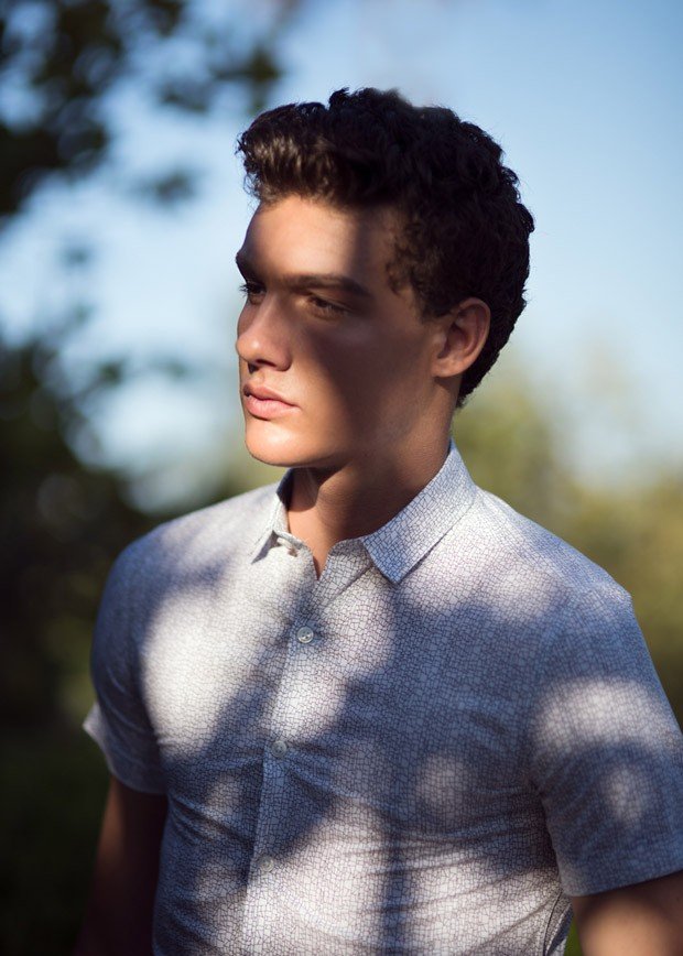 Τον βρήκαν να κοιμάται στην παραλία και τον έκαναν μοντέλο – Η ιστορία του Τζον Οικονόμου [εικόνες] | iefimerida.gr 7