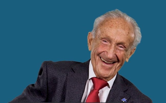 92χρονος, ζωηρός σαν παιδί, εξηγεί τι κάνει για να είναι τόσο καλά [εικόνες] | iefimerida.gr 2