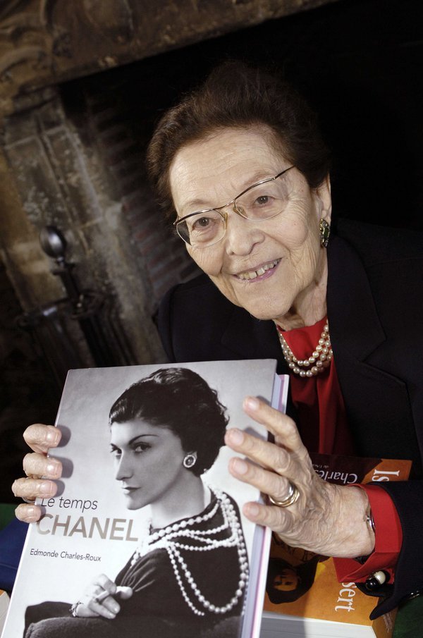 Η ζωή σαν ταινία της γυναίκας που ανακάλυψε τον Dior και τον Yves Saint Laurent [εικόνες] | iefimerida.gr 5