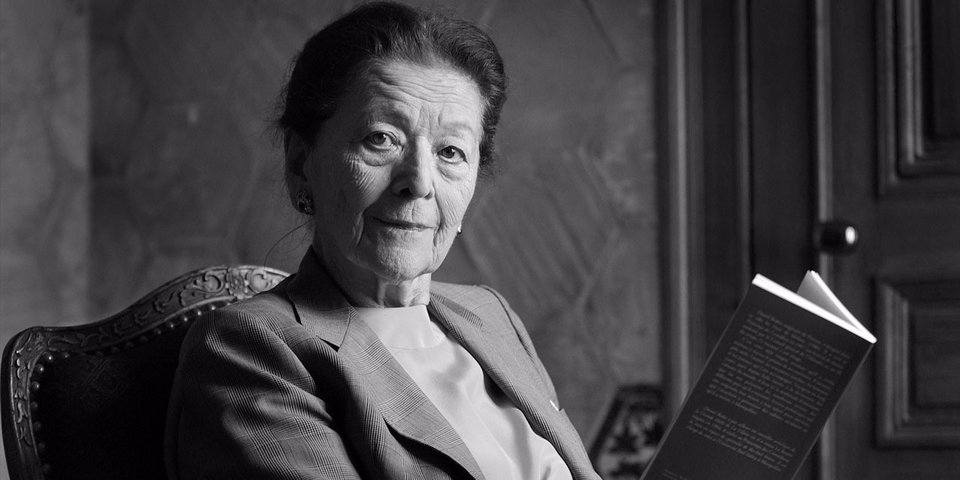 Η ζωή σαν ταινία της γυναίκας που ανακάλυψε τον Dior και τον Yves Saint Laurent [εικόνες] | iefimerida.gr 0