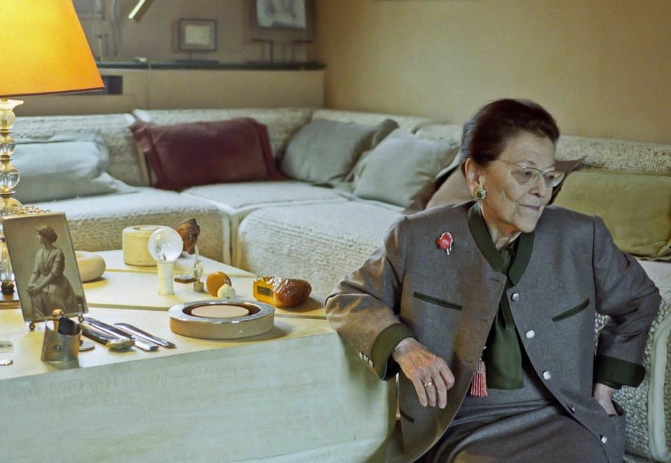 Η ζωή σαν ταινία της γυναίκας που ανακάλυψε τον Dior και τον Yves Saint Laurent [εικόνες] | iefimerida.gr 10