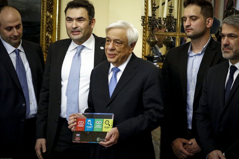 Παυλόπουλος: Στο ταλέντο και τις δυνατότητες της νέας γενιάς μπορούμε να χτίσουμε την Ελλάδα του 21ου αιώνα | iefimerida.gr 1