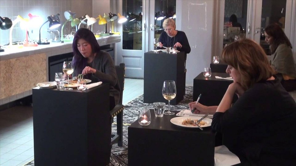 Εστιατόριο για ένα άτομο στο Αμστερνταμ [εικόνες] | iefimerida.gr 2