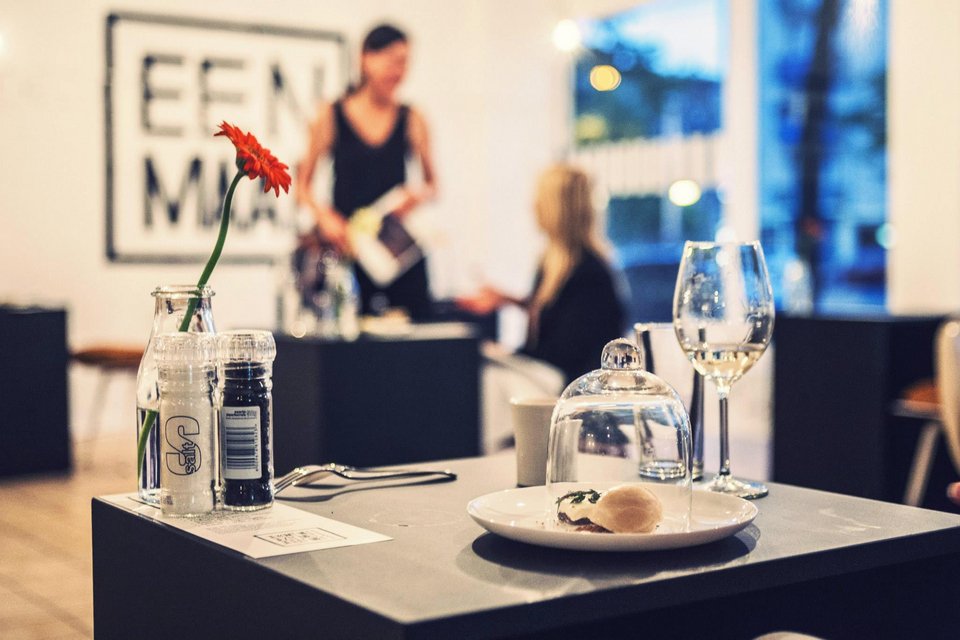 Εστιατόριο για ένα άτομο στο Αμστερνταμ [εικόνες] | iefimerida.gr 1