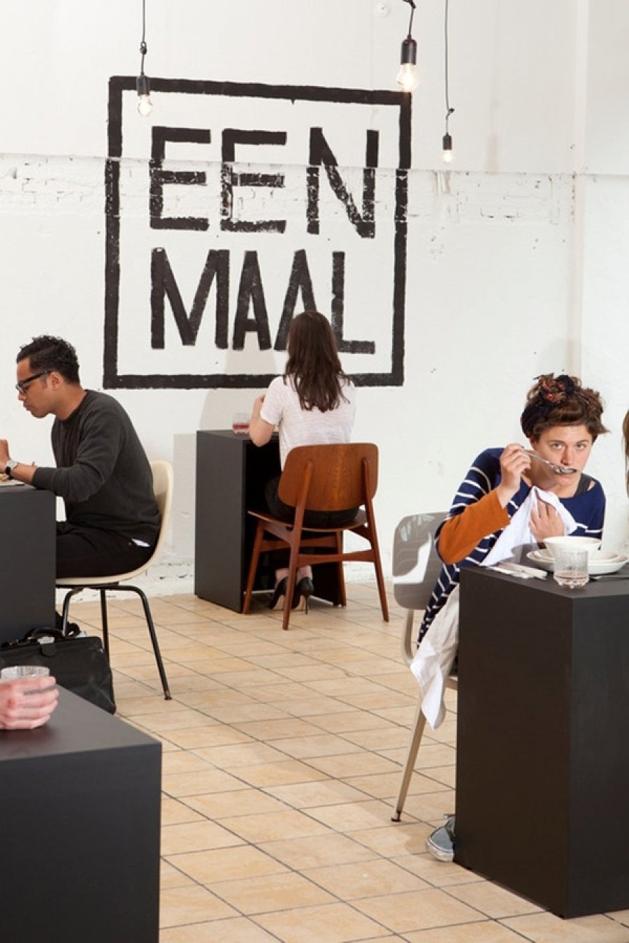 Εστιατόριο για ένα άτομο στο Αμστερνταμ [εικόνες] | iefimerida.gr 3