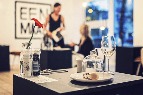 Ιδού το πρώτο εστιατόριο που σερβίρει μοναχικούς θαμώνες -Δεν επιτρέπονται φίλοι, ζευγάρια και... φλυαρίες [εικόνες] | iefimerida.gr 3