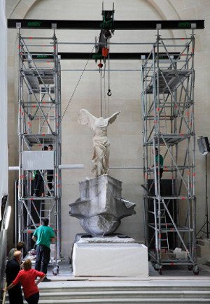 Eλληνες βομβαρδίζουν το facebook του Μουσείου του Λούβρου και ζητούν να επιστρέψει στην Ελλάδα η Νίκη της Σαμοθράκης [εικόνες] | iefimerida.gr 2