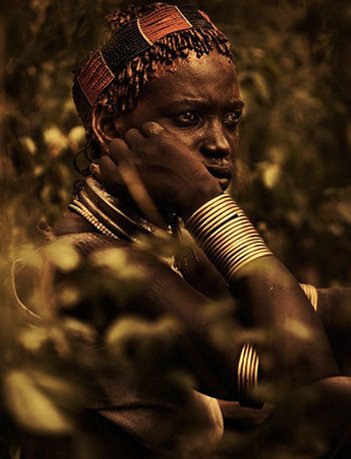 Φυλή Ομο της Αιθιοπίας: Τελετές όπου το αίμα και διασκέδαση πάνε χέρι-χέρι [εικόνες]  | iefimerida.gr 1