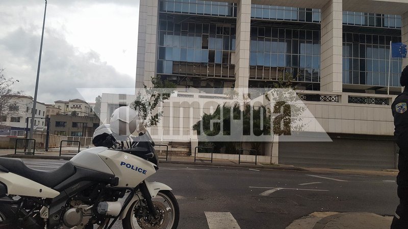 Ισχυρή έκρηξη βόμβας στο Εφετείο Αθηνών [εικόνες & βίντεο] | iefimerida.gr 3
