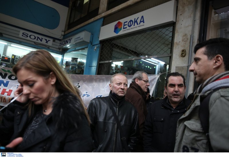 Κατάληψη στα κεντρικά γραφεία του ΕΦΚΑ από τους εργαζομένους του [εικόνες] | iefimerida.gr 2