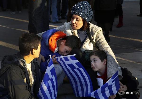 Εφη Λαρεντζάκη, η άνεργη μητέρα 4 παιδιών που πήγε χθες στο Σύνταγμα [εικόνες] | iefimerida.gr 1