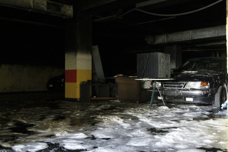 Πυρκαγιά σε υπόγειο πάρκινγκ στη Γλυφάδα -Κάηκαν ολοσχερώς εννέα ΙΧ | iefimerida.gr 0