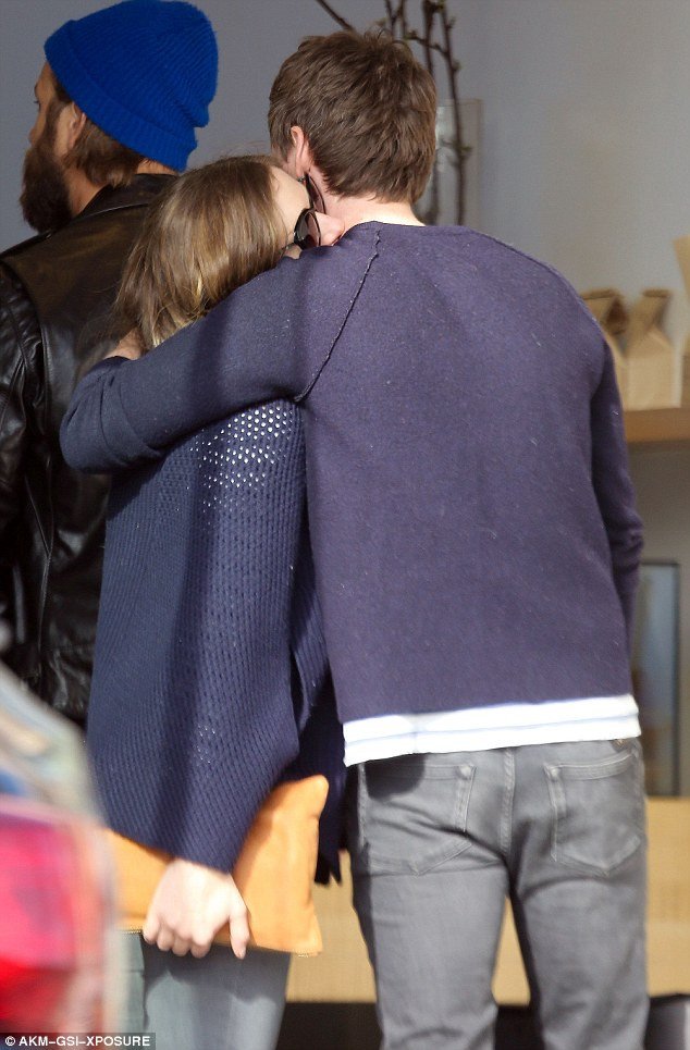 Ερωτευμένοι, περιμένοντας το παιδάκι τους -Οσκαρικό ζευγάρι στα μέλια [εικόνες] | iefimerida.gr 0