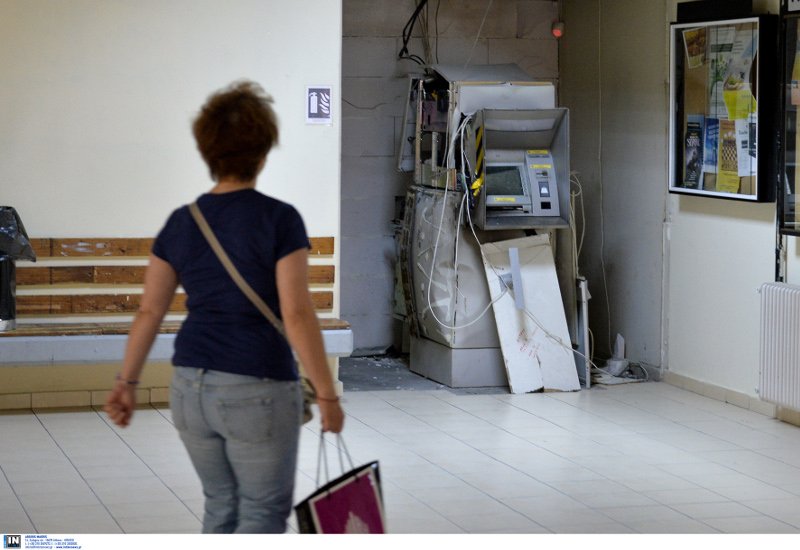 Ανατίναξαν ΑΤΜ μέσα στα ΤΕΙ Αιγάλεω [εικόνες] | iefimerida.gr 1