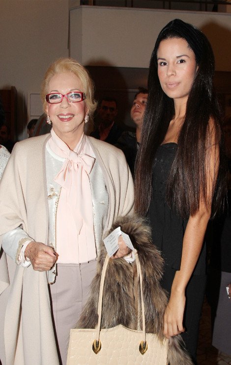 Η καλλονή μελαχρινή εγγονή της Νόνικας Γαληνέα -Η 21χρονη με τη ροκ εμφάνιση [εικόνες] | iefimerida.gr 3