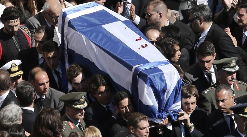 Κωνσταντίνος Μητσοτάκης: Ο αφοσιωμένος Μανούσος, το γράμμα του Γλέζου, οι επικήδειοι, τα ριζίτικα, η κατσούνα -Ο πόνος και η θλίψη μέσα από εικόνες και βίντεο | iefimerida.gr 5