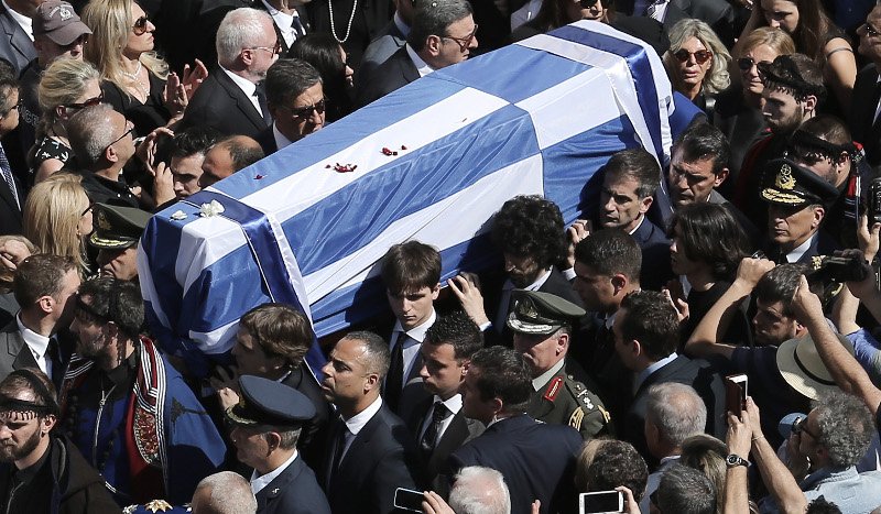 Κωνσταντίνος Μητσοτάκης: Ο αφοσιωμένος Μανούσος, το γράμμα του Γλέζου, οι επικήδειοι, τα ριζίτικα, η κατσούνα -Ο πόνος και η θλίψη μέσα από εικόνες και βίντεο | iefimerida.gr 6