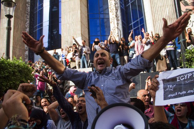 Επεισόδια στο Κάιρο: Δακρυγόνα και 50 συλλήψεις σε ογκώδη διαδήλωση [εικόνες & βίντεο] | iefimerida.gr 0