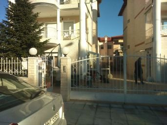 Σοκ στη Θεσσαλονίκη: Σκότωσε την αδελφή του, τον άνδρα της, το 12χρονο παιδί τους | iefimerida.gr 2