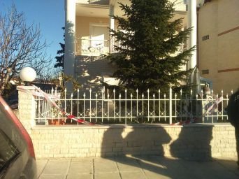 Σοκ στη Θεσσαλονίκη: Σκότωσε την αδελφή του, τον άνδρα της, το 12χρονο παιδί τους | iefimerida.gr 3