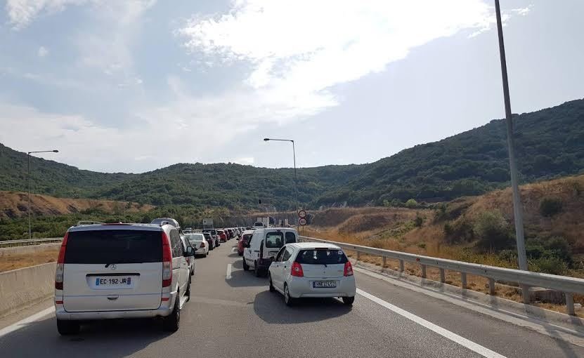 Μποτιλιάρισμα με τεράστιες ουρές στην Εγνατία Οδό εξαιτίας ενός... σκύλου [εικόνες] | iefimerida.gr 1