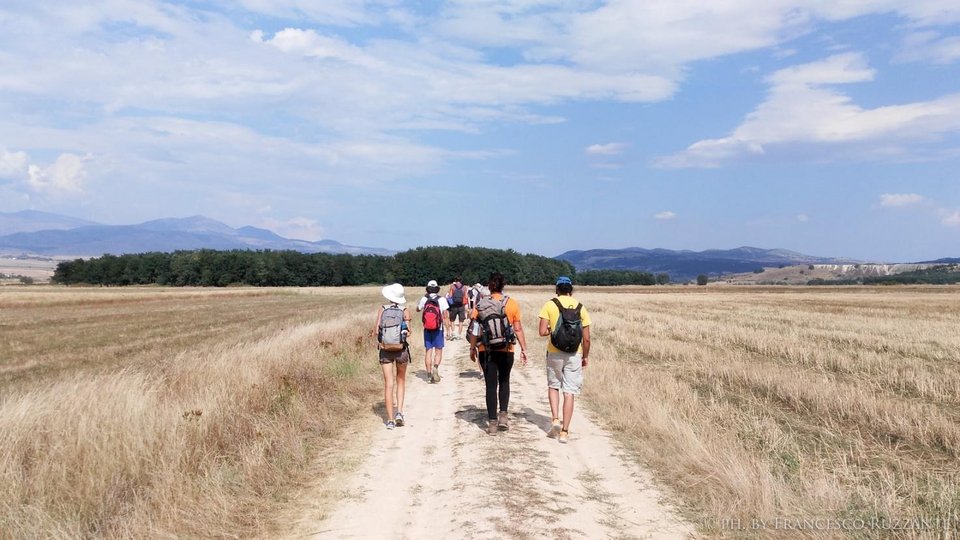 Ιταλοί θα πάνε με τα πόδια από Θεσσαλονίκη-Καβάλα: Πάνω στην αρχαία Εγνατία [εικόνες] | iefimerida.gr 0