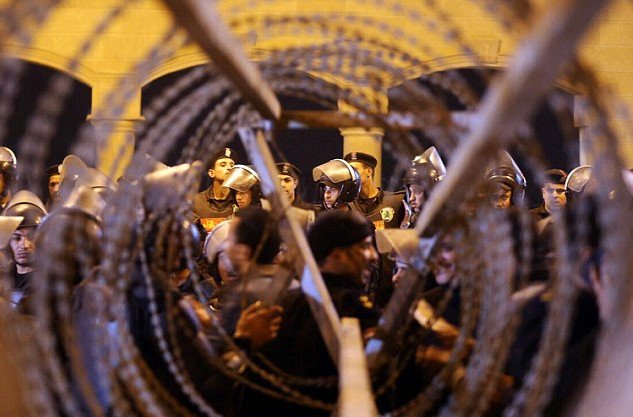 Χάος στην Αίγυπτο: 40 φίλαθλοι νεκροί μετά από συγκρούσεις με την αστυνομία [εικόνες]  | iefimerida.gr 0