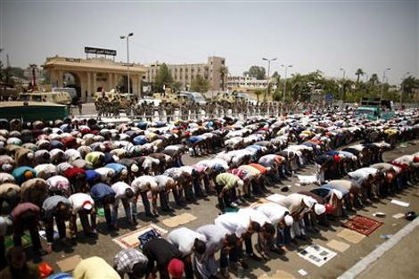 Βουτηγμένη στο αίμα η «νέα εποχή» στην Αίγυπτο – 36 νεκροί και περισσότεροι από 1.000 τραυματίες [εικόνες] | iefimerida.gr 2