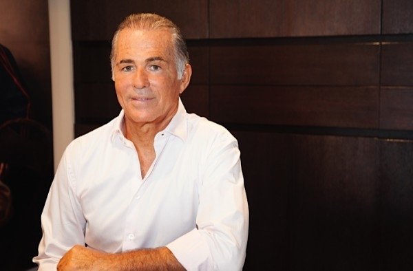 Σοκ: Γνωστός έμπορος διαμαντιών πέθανε μετά από επέμβαση  επιμήκυνσης πέους στο Παρίσι [εικόνες] | iefimerida.gr 3