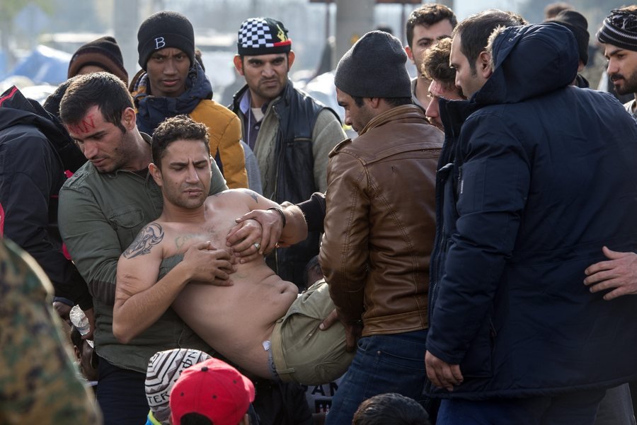 Σοβαρή η κατάσταση με τους μετανάστες στην Ειδομένη -Συνεχίζουν την απεργία πείνας [εικόνες] | iefimerida.gr 2