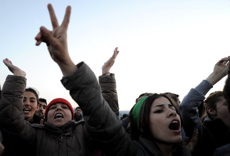 Ειδομένη: Κούρδοι γιόρτασαν την άνοιξη με χορούς και ελληνικές σημαίες [εικόνες] | iefimerida.gr 5