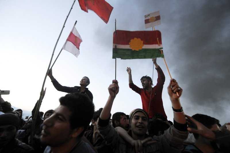 Ειδομένη: Κούρδοι γιόρτασαν την άνοιξη με χορούς και ελληνικές σημαίες [εικόνες] | iefimerida.gr 0