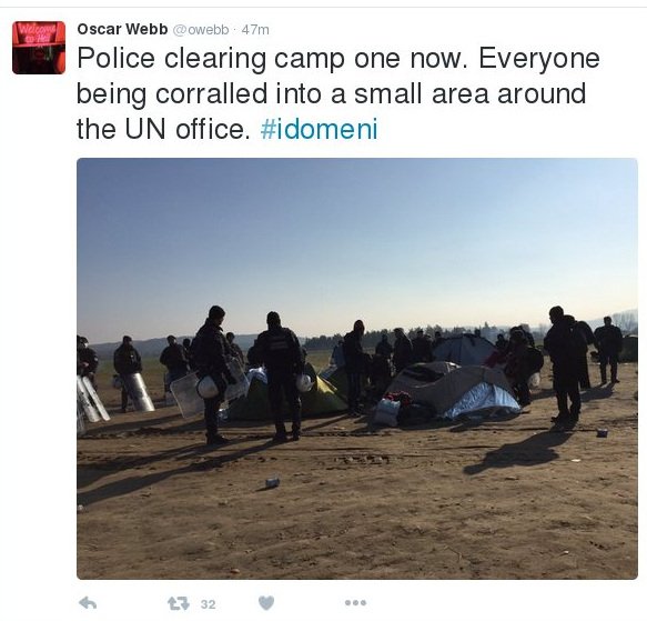 Ειδομένη: Εδειραν τους μετανάστες που δεν ήθελαν να μπουν στο λεωφορείο -Τι μεταδίδει δημοσιογράφος της Telegraph [εικόνες] | iefimerida.gr 2