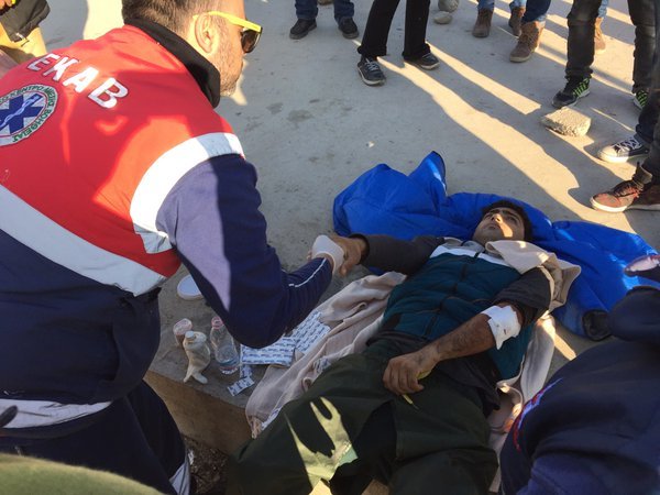 Ειδομένη: Εδειραν τους μετανάστες που δεν ήθελαν να μπουν στο λεωφορείο -Τι μεταδίδει δημοσιογράφος της Telegraph [εικόνες] | iefimerida.gr 3