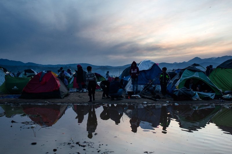 Λασπότοπος η Ειδομένη: 70 παιδιά στα νοσοκομεία με λοιμώξεις [εικόνες] | iefimerida.gr 1