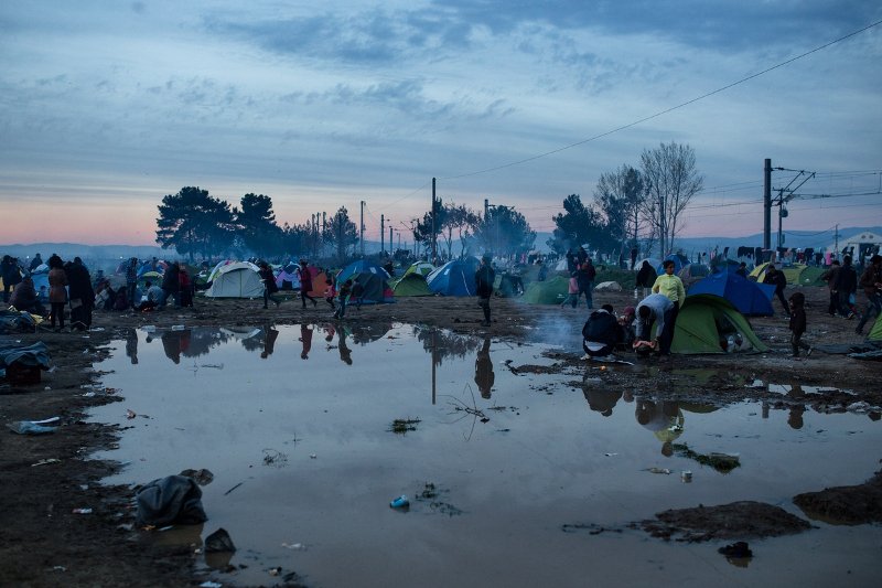 Λασπότοπος η Ειδομένη: 70 παιδιά στα νοσοκομεία με λοιμώξεις [εικόνες] | iefimerida.gr 4