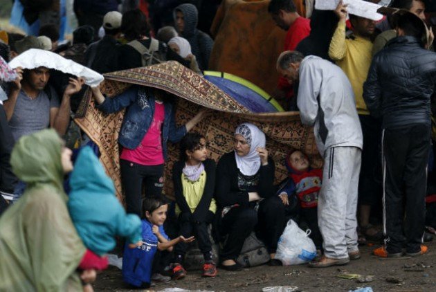 Εκρυθμη η κατάσταση στα Ελληνοσκοπιανά σύνορα: Χιλιάδες οι μετανάστες που περιμένουν... [εικόνες] | iefimerida.gr 0