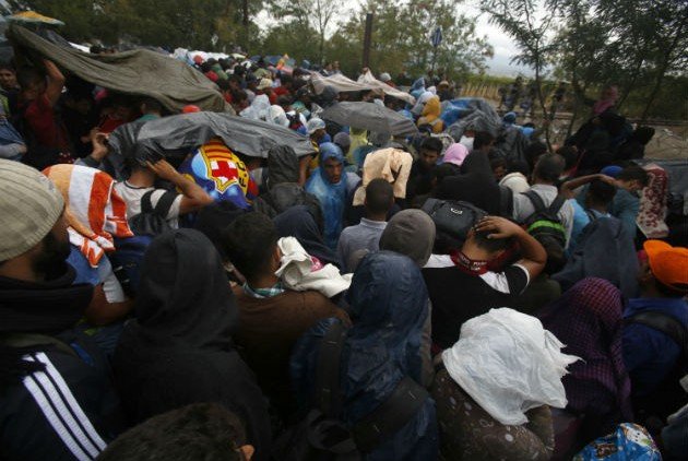 Εκρυθμη η κατάσταση στα Ελληνοσκοπιανά σύνορα: Χιλιάδες οι μετανάστες που περιμένουν... [εικόνες] | iefimerida.gr 1