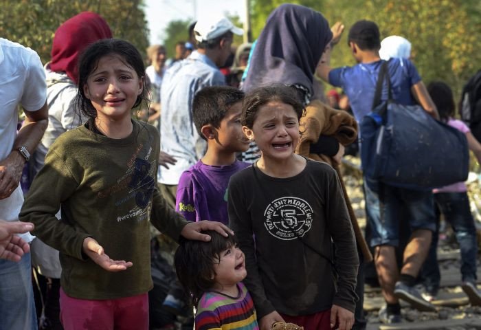 Εκρυθμη η κατάσταση στα Ελληνοσκοπιανά σύνορα: Χιλιάδες οι μετανάστες που περιμένουν... [εικόνες] | iefimerida.gr 4