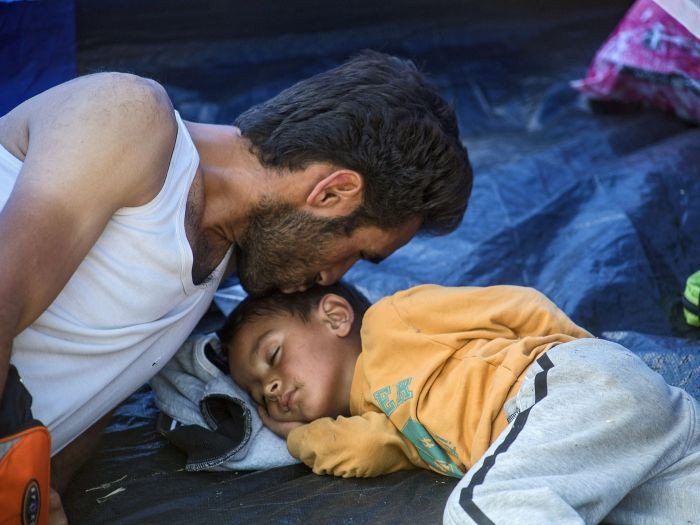 Εκρυθμη η κατάσταση στα Ελληνοσκοπιανά σύνορα: Χιλιάδες οι μετανάστες που περιμένουν... [εικόνες] | iefimerida.gr 6