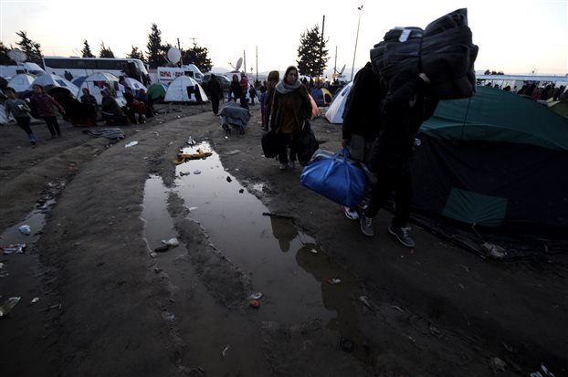 Δραματική η κατάσταση στην Ειδομένη: Μέσα στη λάσπη κοιμήθηκαν 1.600 πρόσφυγες χωρίς σκηνές [εικόνες] | iefimerida.gr 0