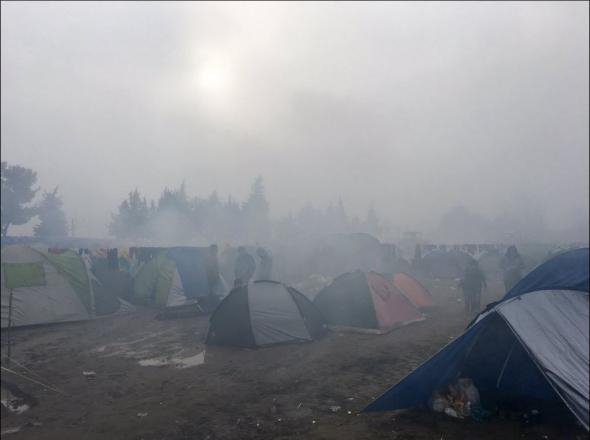 Δραματική η κατάσταση στην Ειδομένη: Μέσα στη λάσπη κοιμήθηκαν 1.600 πρόσφυγες χωρίς σκηνές [εικόνες] | iefimerida.gr 1