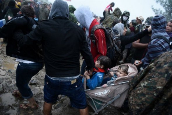 Δραματική η κατάσταση στην Ειδομένη: Μέσα στη λάσπη κοιμήθηκαν 1.600 πρόσφυγες χωρίς σκηνές [εικόνες] | iefimerida.gr 5